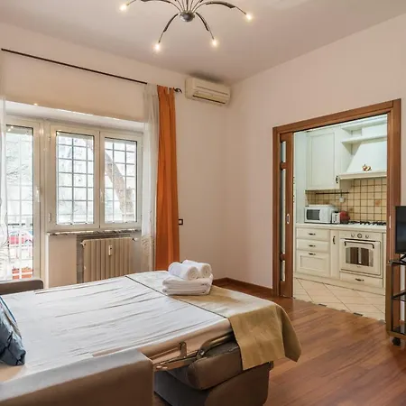 아파트 Bright 2 Bedroom And Balcony 로마