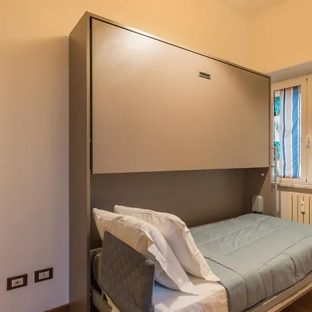 Bright 2 Bedroom And Balcony *