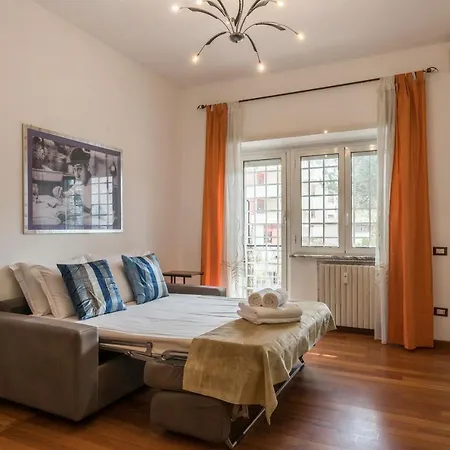 Bright 2 Bedroom And Balcony 아파트 *