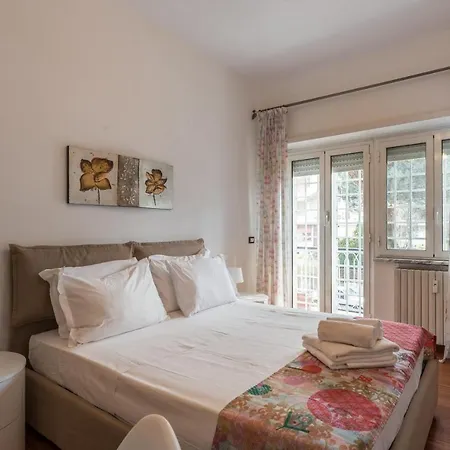 Bright 2 Bedroom And Balcony 로마