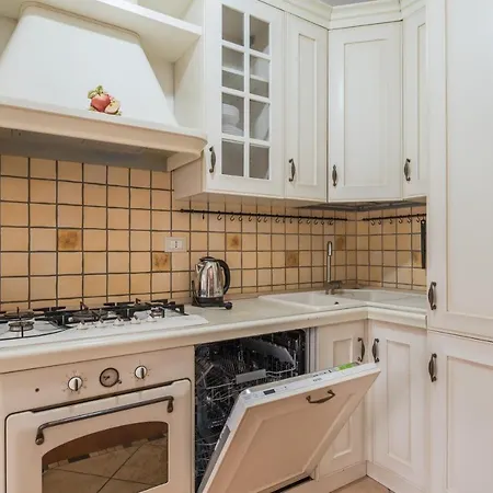 아파트 Bright 2 Bedroom And Balcony