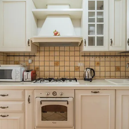 아파트 Bright 2 Bedroom And Balcony