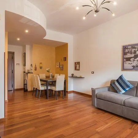 아파트 Bright 2 Bedroom And Balcony *