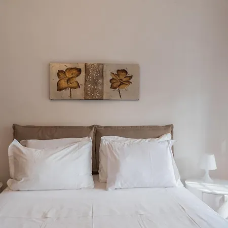 Bright 2 Bedroom And Balcony