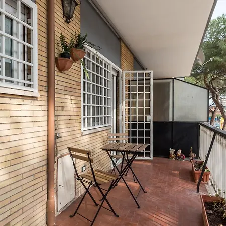 아파트 Bright 2 Bedroom And Balcony 로마