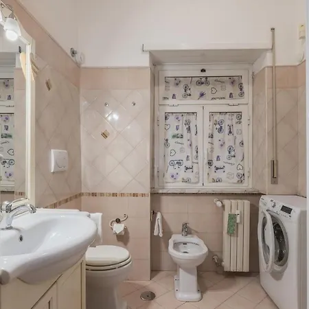 Bright 2 Bedroom And Balcony Apartamento Roma
