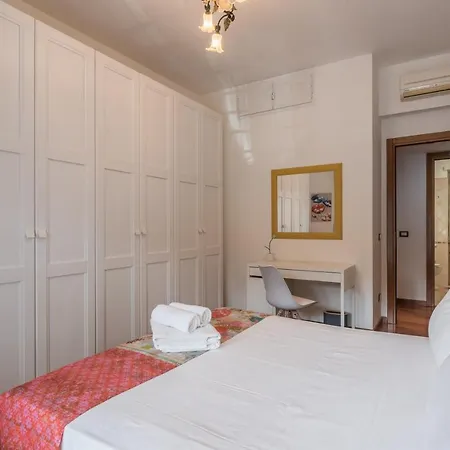 Bright 2 Bedroom And Balcony Apartamento Roma