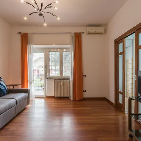 Bright 2 Bedroom And Balcony Apartment